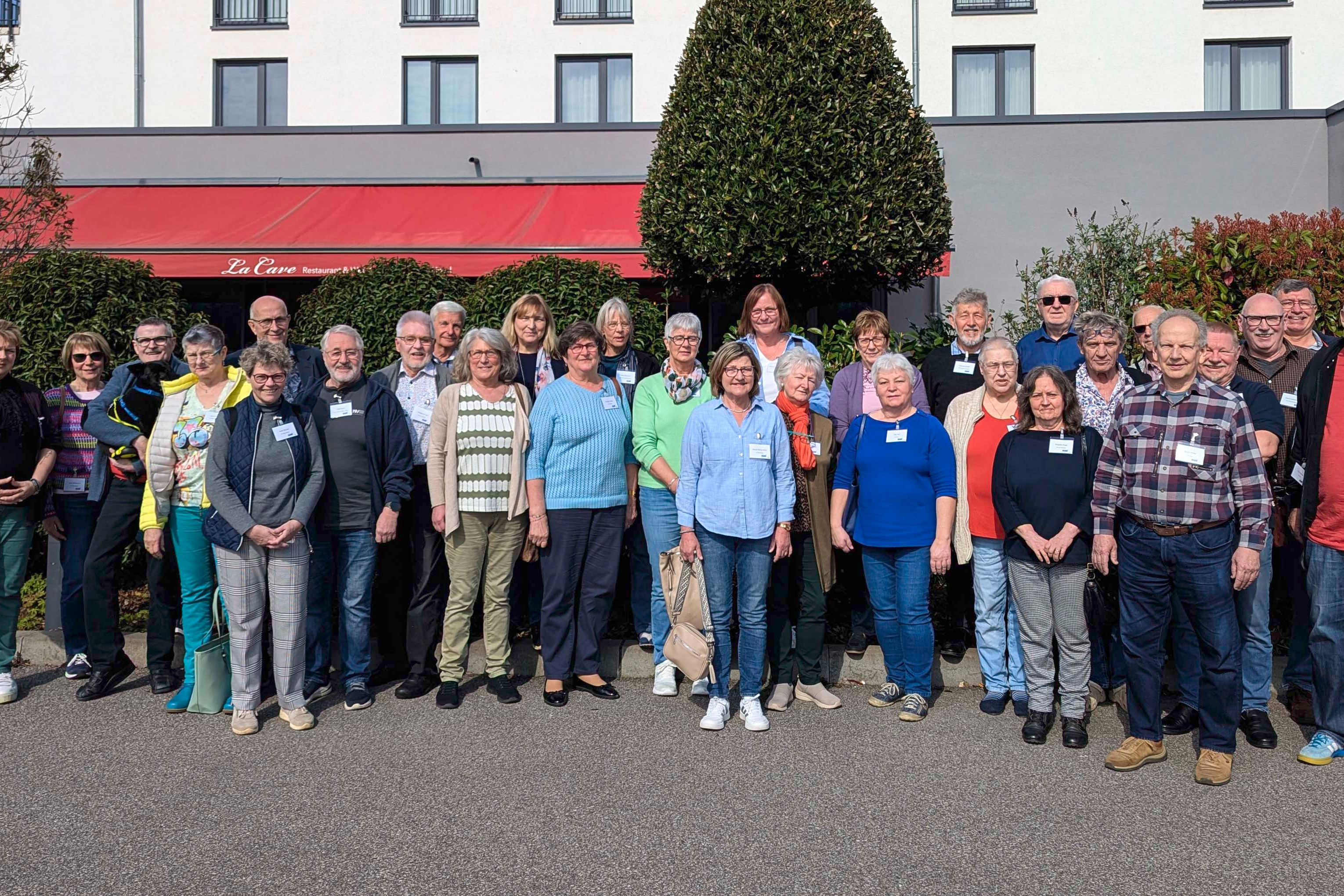 Gruppenbild der Teilnehmer an der Kompass-Schulung