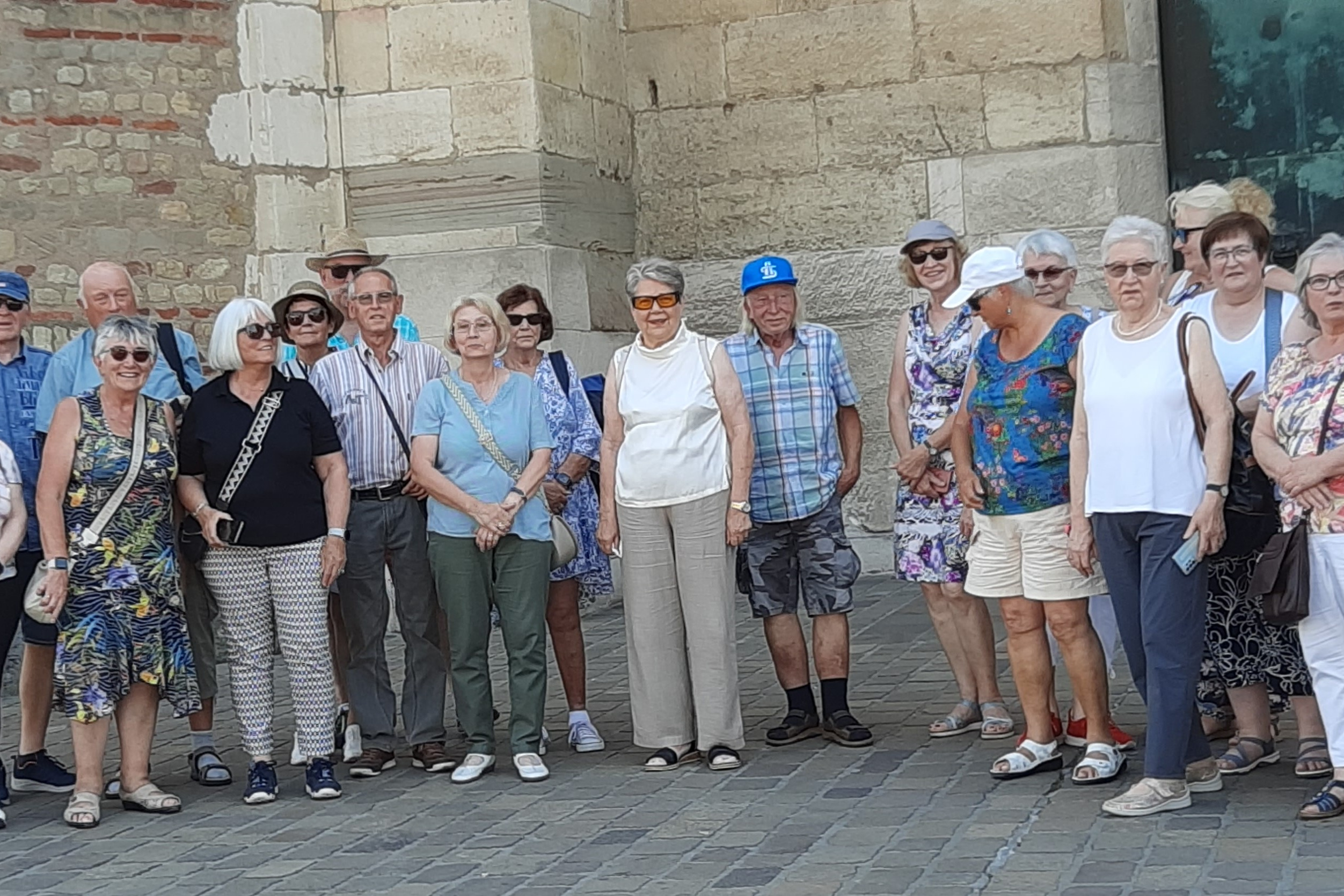 Ein Teil der VdK Truppe in Trier vor dem Dom Die VdK Truppe in Trier