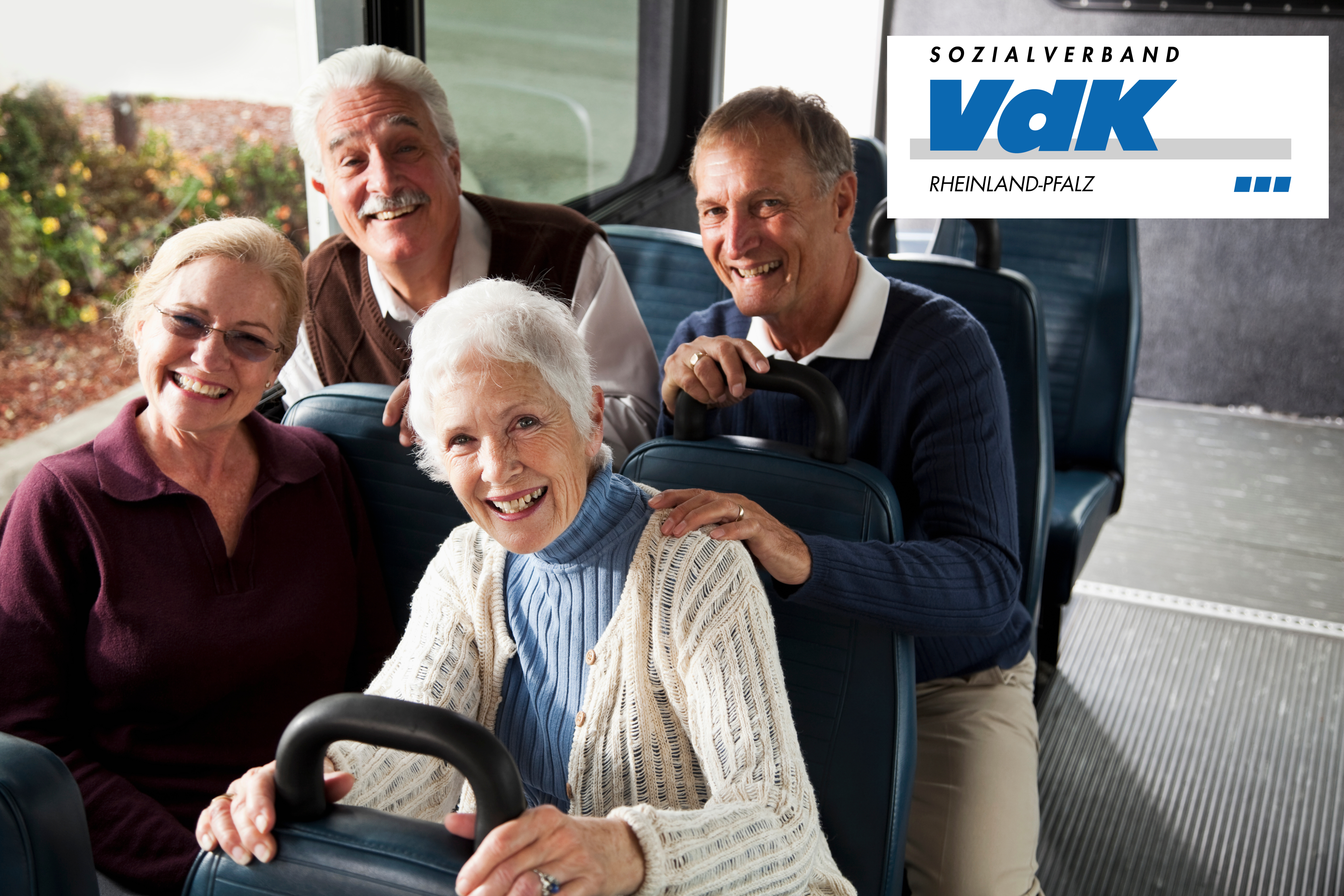 Menschen im Bus sitzend