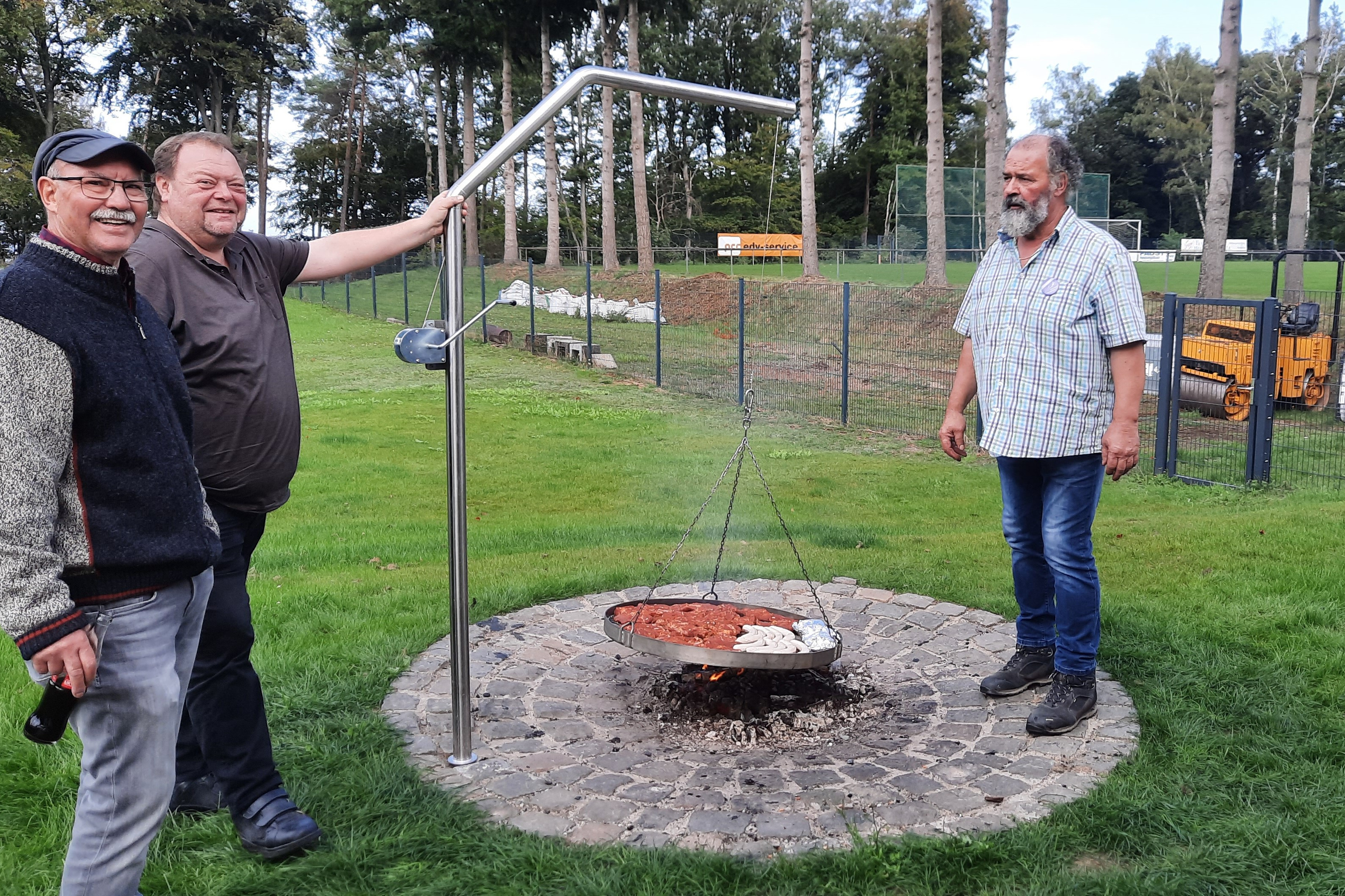 Unsere Grillmeister Albert Görgen, David Hartmann und Achim Becker. Unsere Grillmeister Albert Görgen, David Hartmann und Achim Becker.