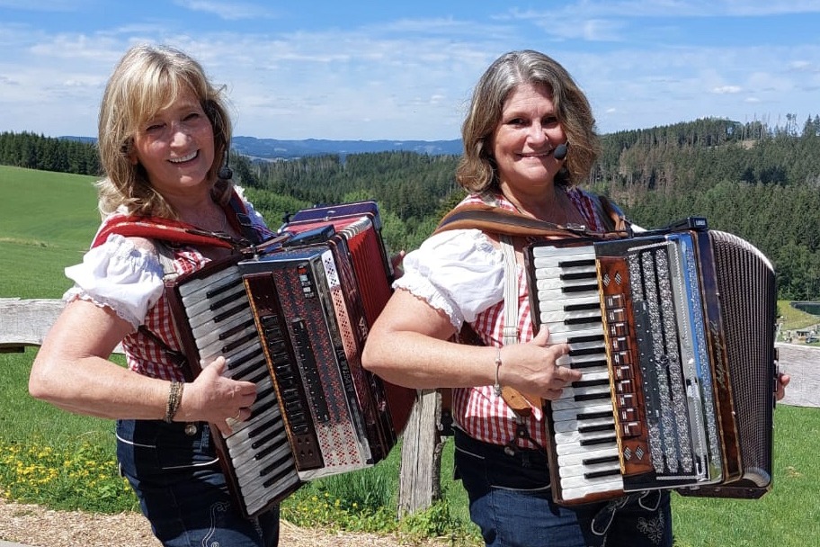 Quetschkommondengaudi Schneeweißchen und Rosenrot Musik Duo Schneeweißchen und Rosenrot