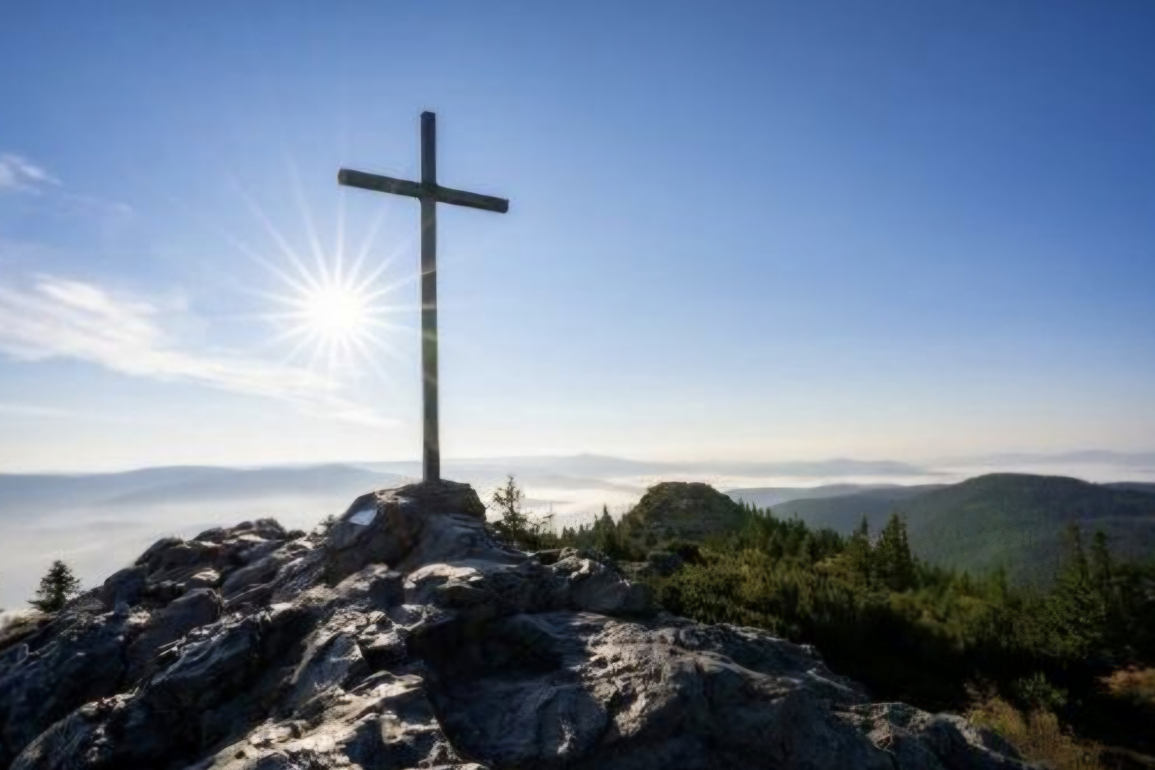 Gipfelkreuz auf einem Berg