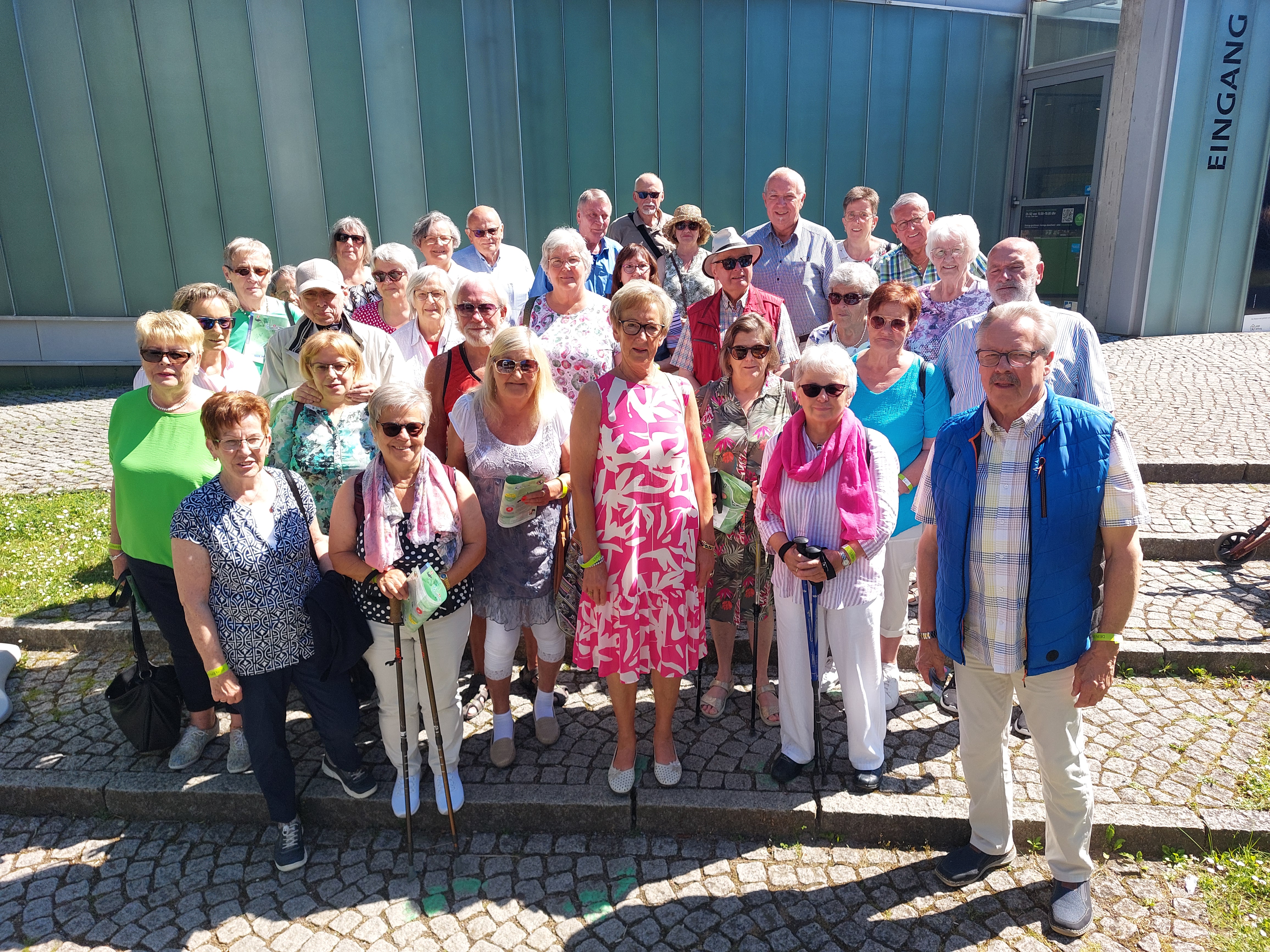 Die Gruppe der VdK’ler des Ortverbandes Altenkirchen vor dem Museum.