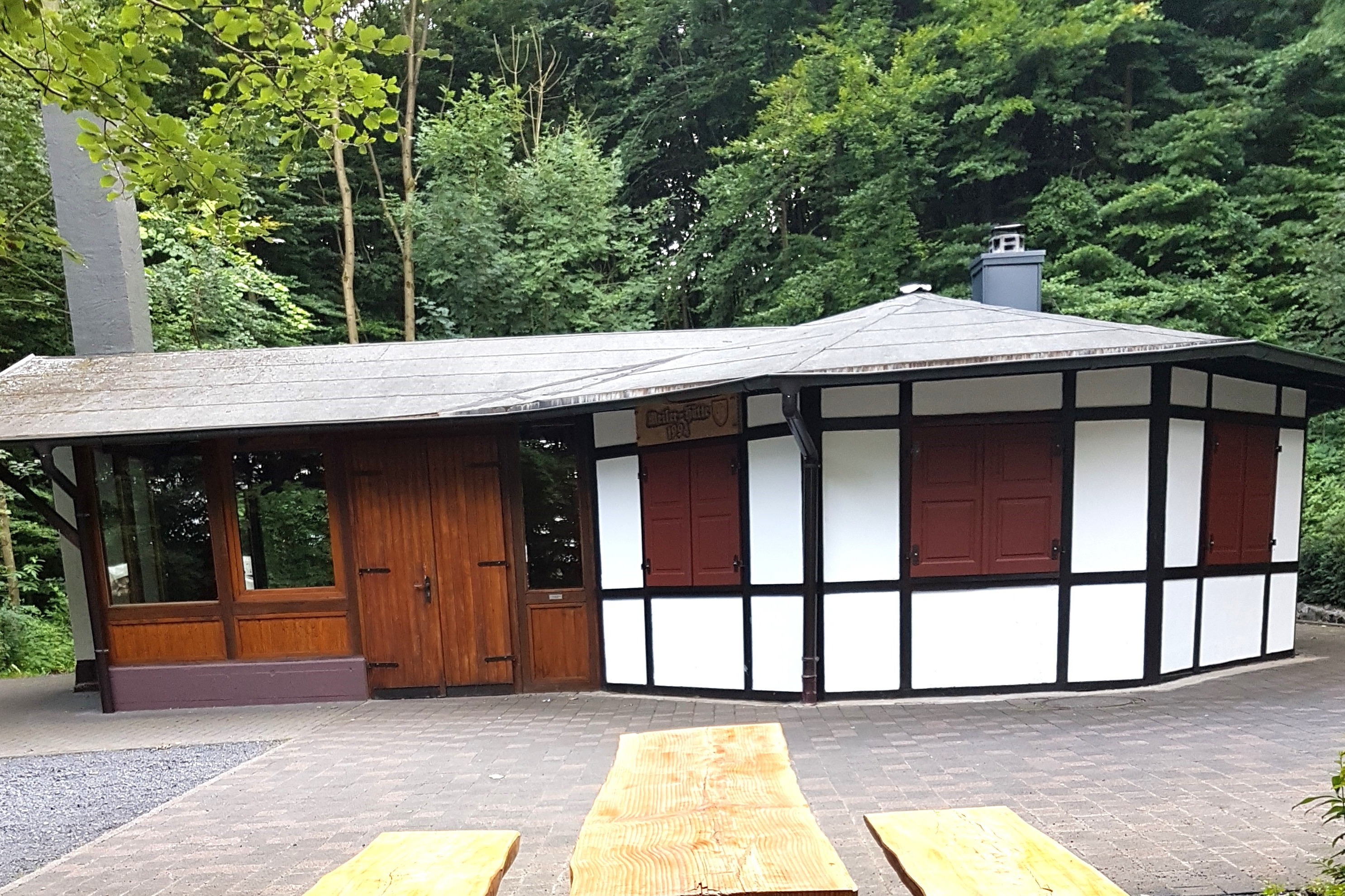 Grillhütte Dernbach Außenansicht der Grillhütte Dernbach