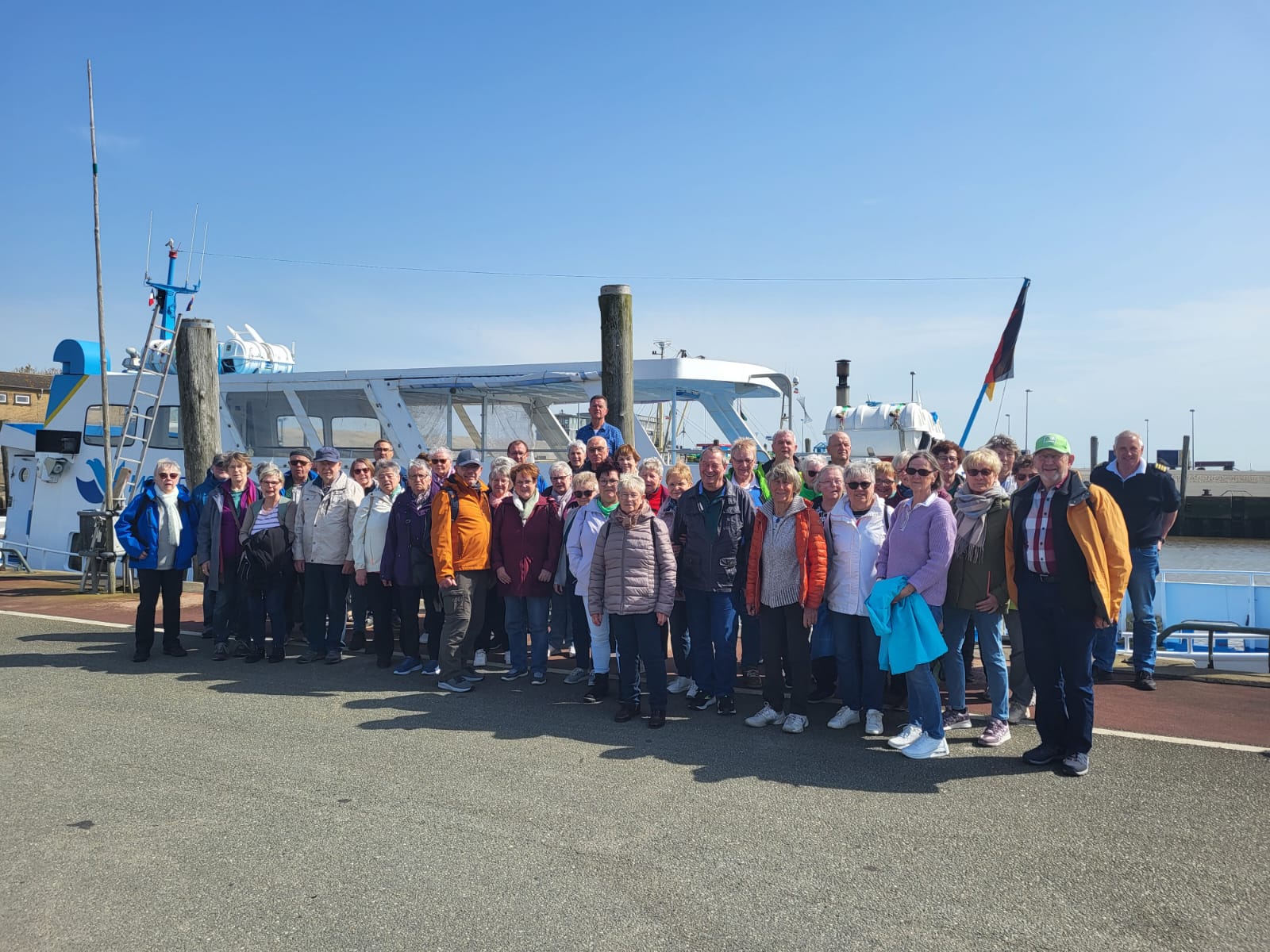 Gruppenbild am Hafen Schüttsiel