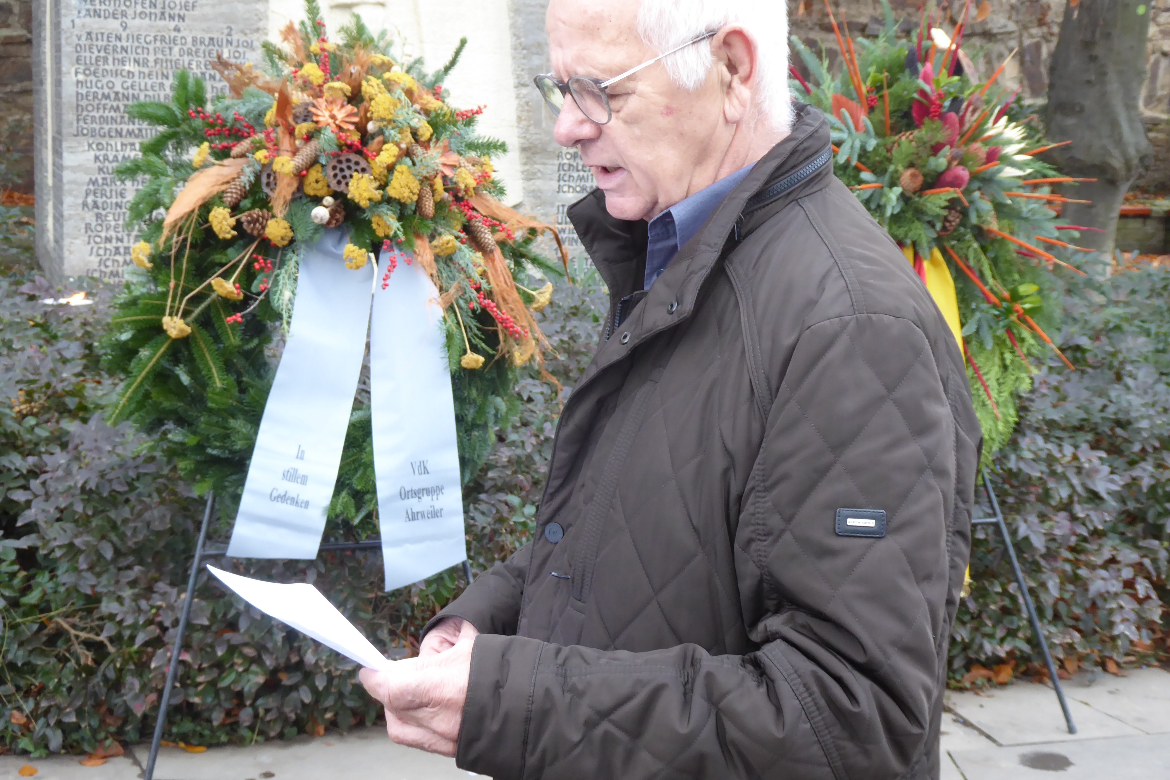 Erich Ottersbach, Stellvertretender Vorsitzender des Ortsverbands Ahrweiler, bei seiner Ansprache
