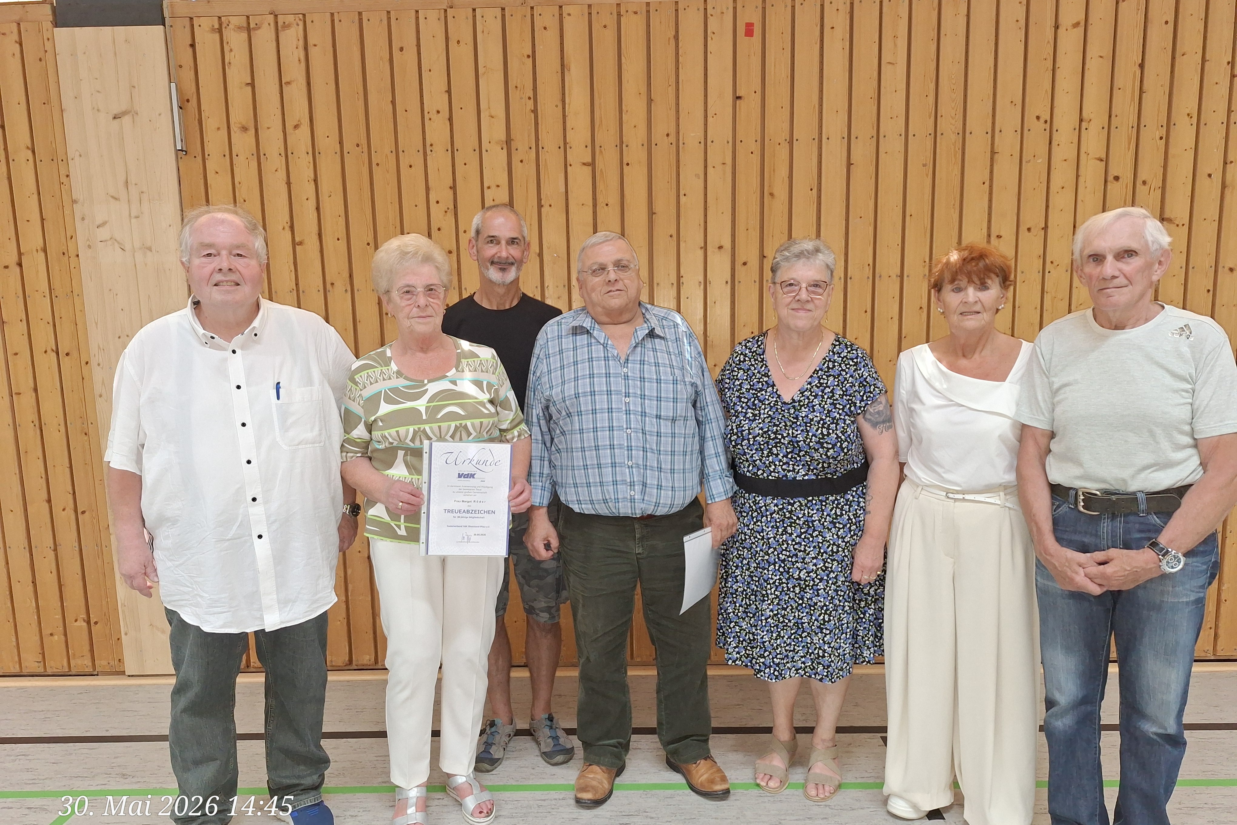 v.l.n.r.: Heino Schuck (Ortsverbandsvorsitzender), Margot R&ouml;der (30 Jahre), Michael K&auml;fer (10), Reinhard Gortner (10), Christa Schneider (30), Ute R&ouml;ssler (30) und Michael R&ouml;ssler (30).
