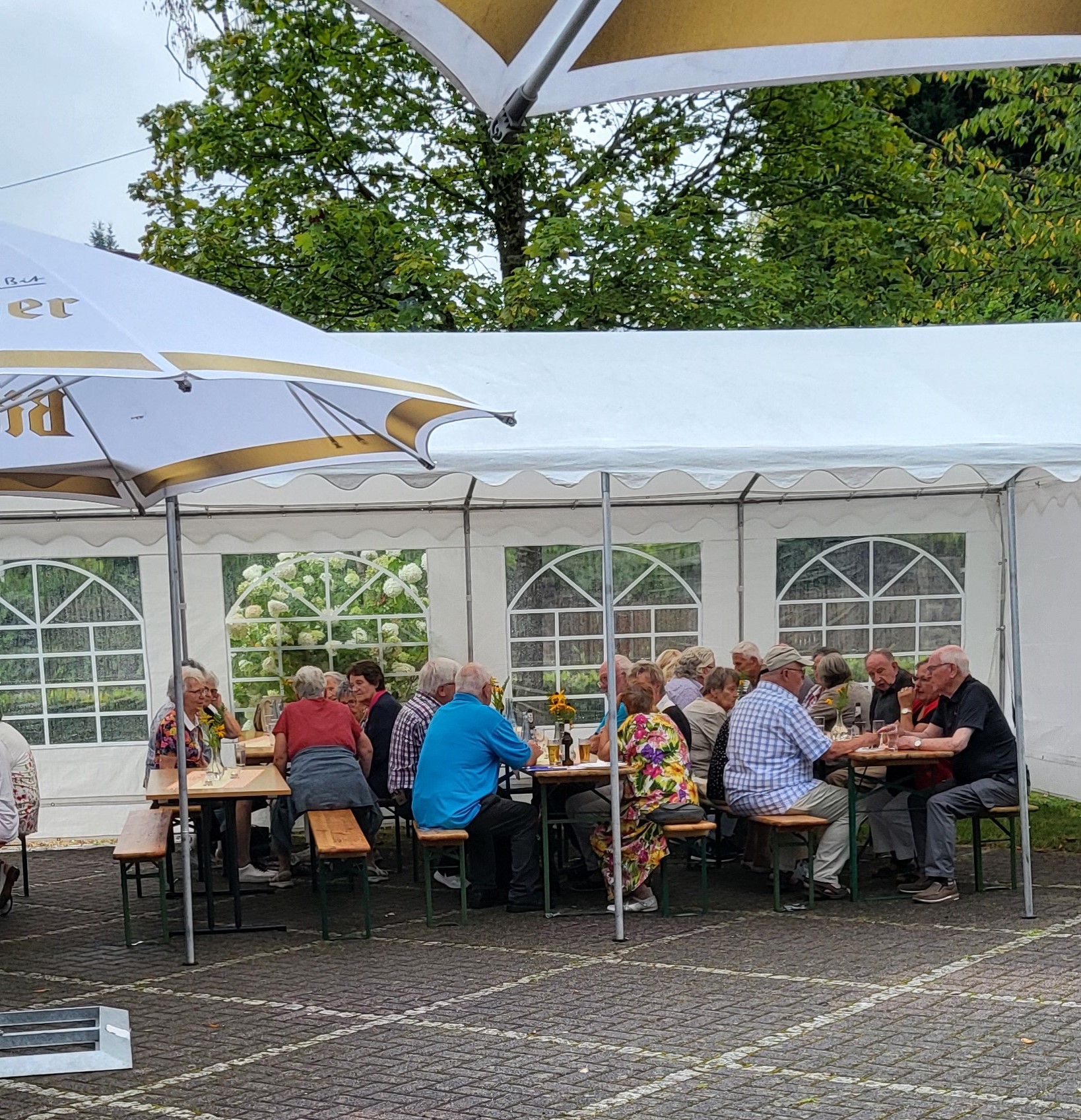 Gesellig war es beim Grillnachmittages des VdK-Ortsverbandes Horhausen-Oberlahr in Niedersteinebach